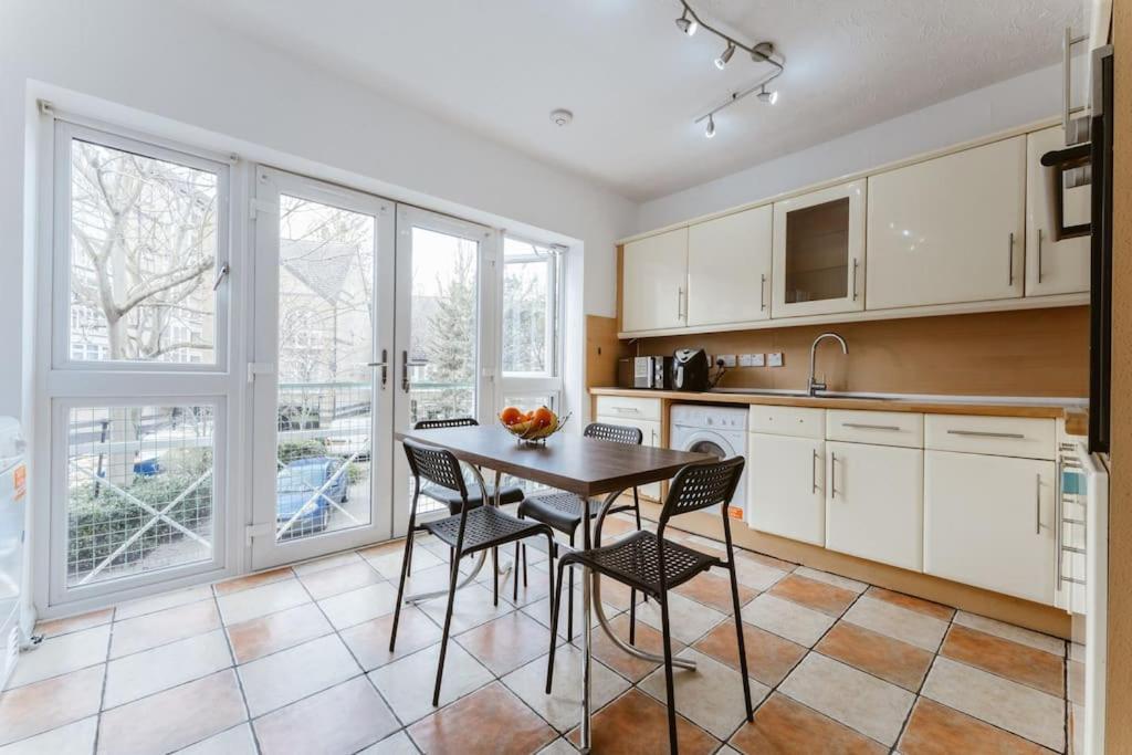 Up To 4 People, Room In A Share House Next To London Bridge Kültér fotó