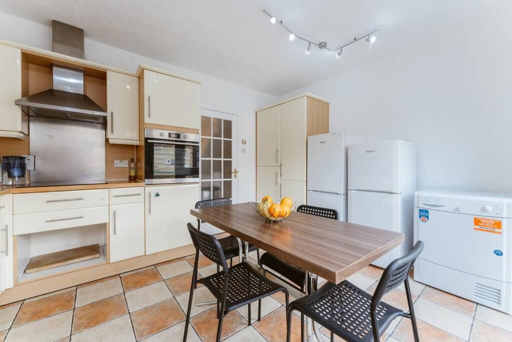 Up To 4 People, Room In A Share House Next To London Bridge Kültér fotó